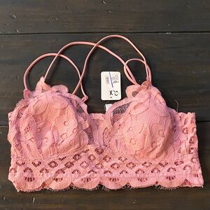 Zenana Outfitters Floral Lace Bralette in Soft Pink